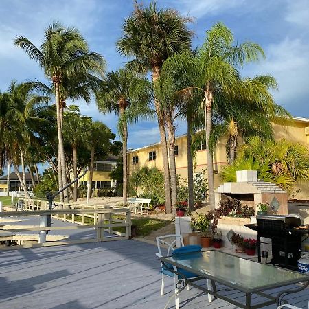Hideaway Waterfront Resort Cape Coral Exterior photo