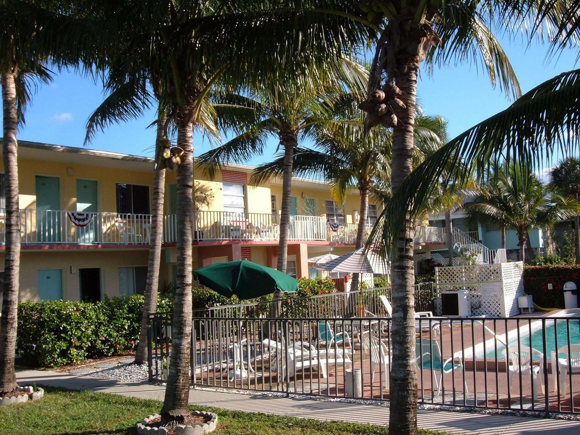 Hideaway Waterfront Resort Cape Coral Exterior photo